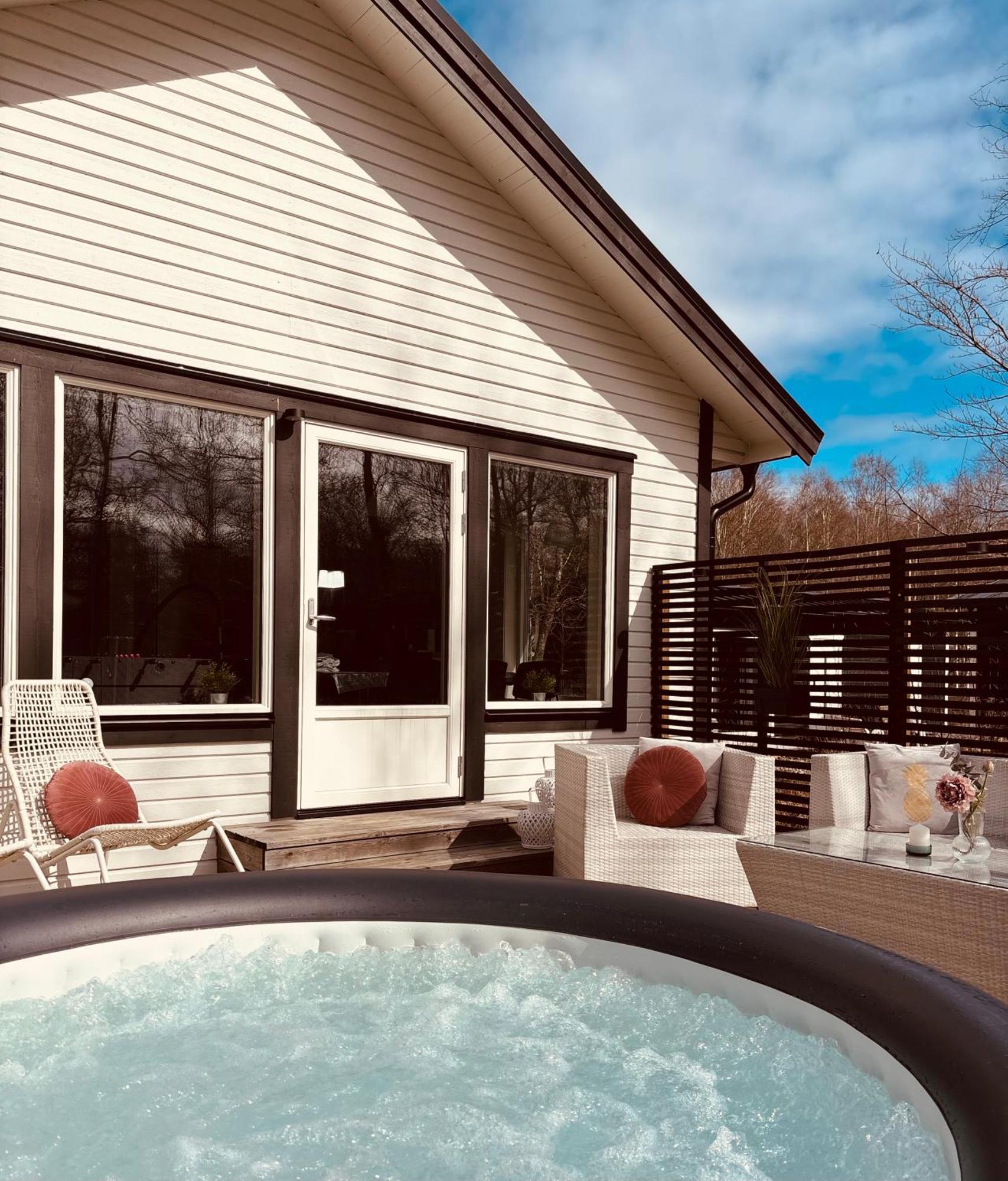 Modern Med Och Pool *